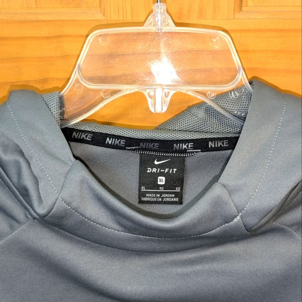 Nike Therma Dri Fit Boys XL Gray Hoodie Sweatshirt Neon Green Outdoor Athletic